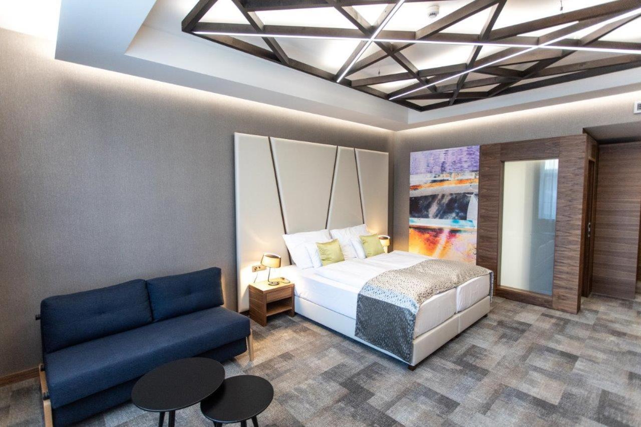 Artis Boutique Hotel Сомбатхей Экстерьер фото