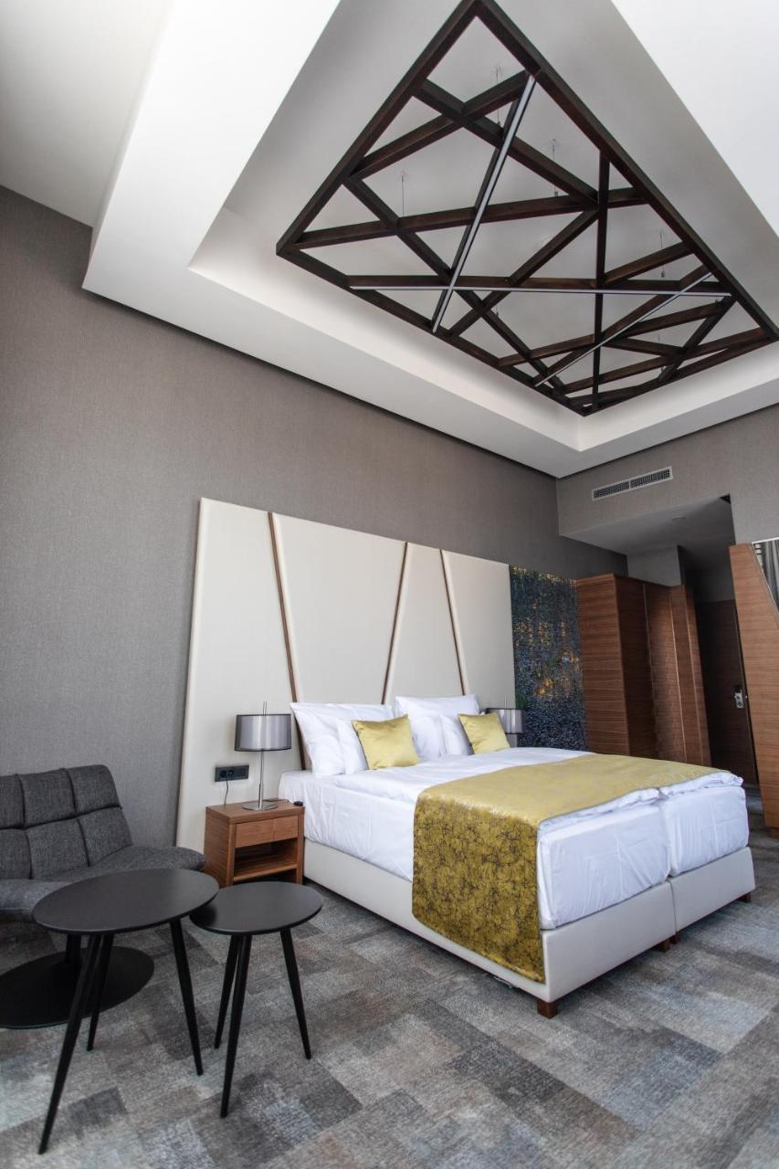 Artis Boutique Hotel Сомбатхей Экстерьер фото