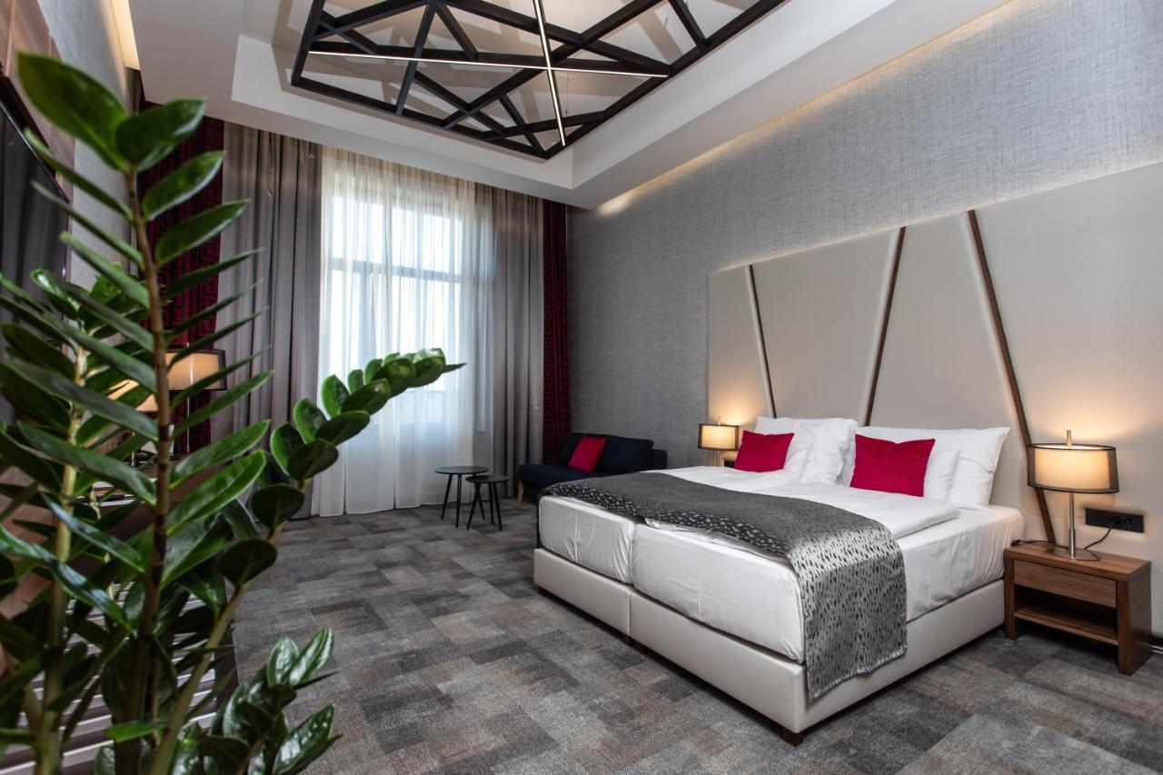 Artis Boutique Hotel Сомбатхей Экстерьер фото