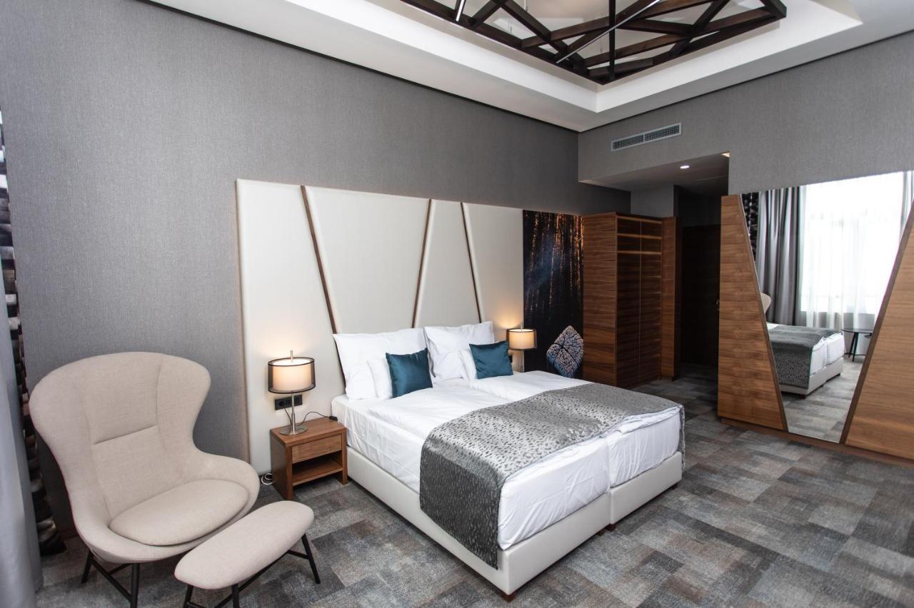 Artis Boutique Hotel Сомбатхей Экстерьер фото