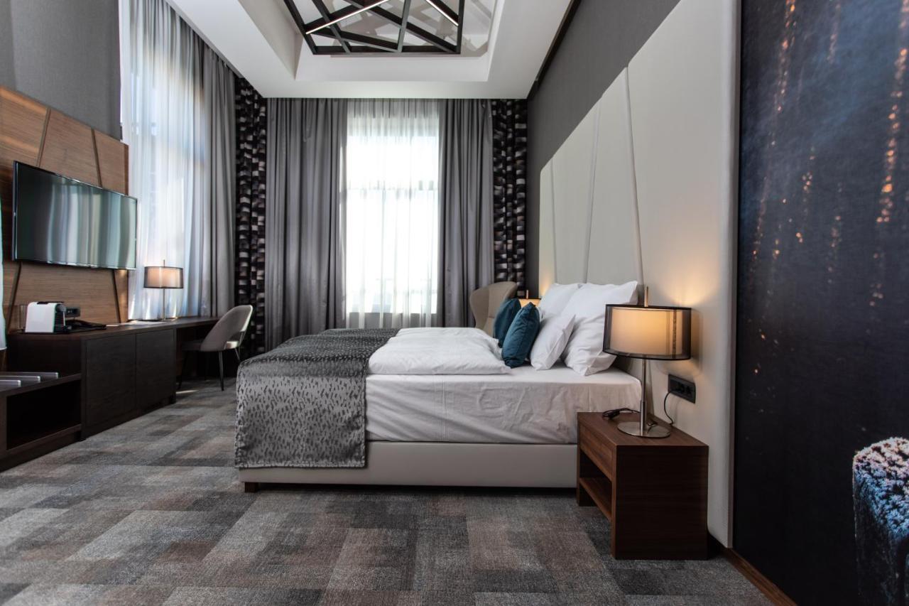 Artis Boutique Hotel Сомбатхей Экстерьер фото