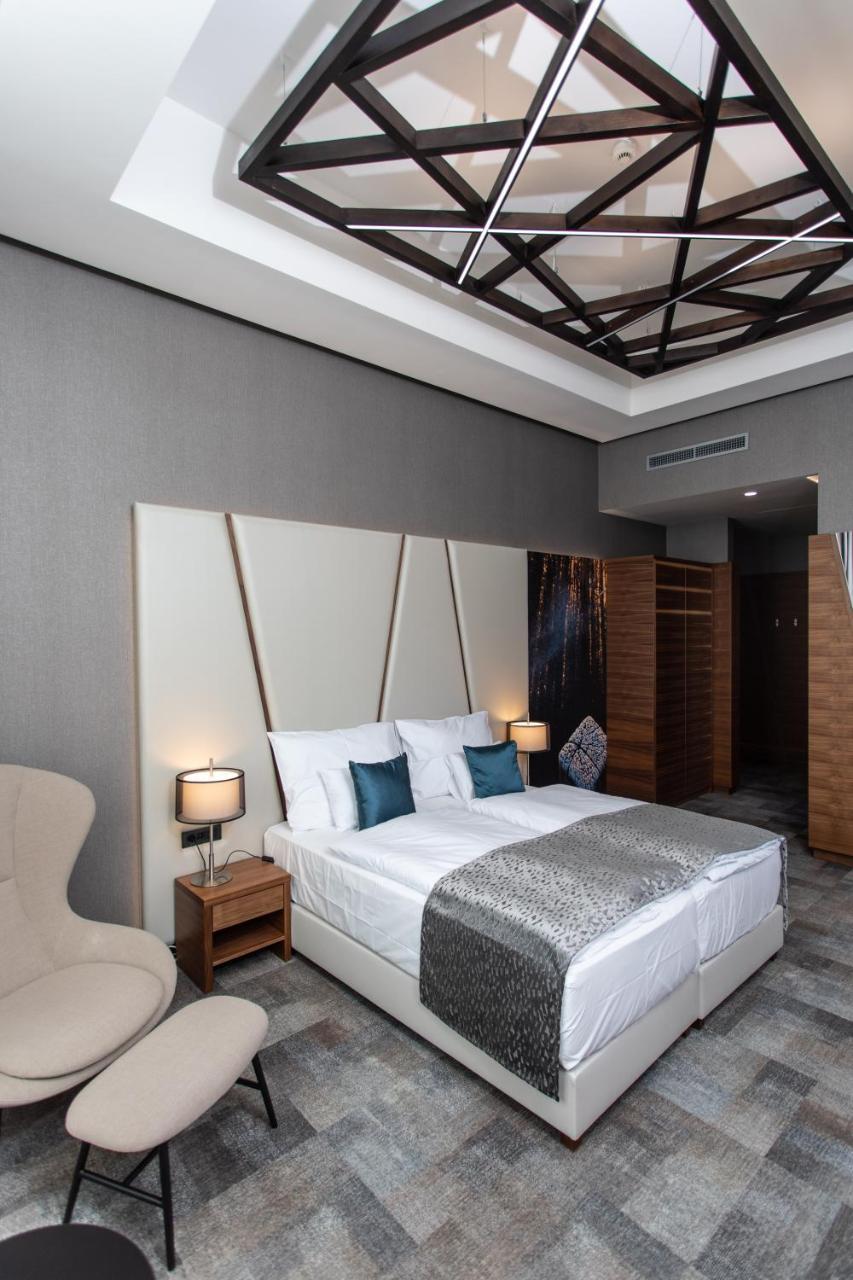 Artis Boutique Hotel Сомбатхей Экстерьер фото