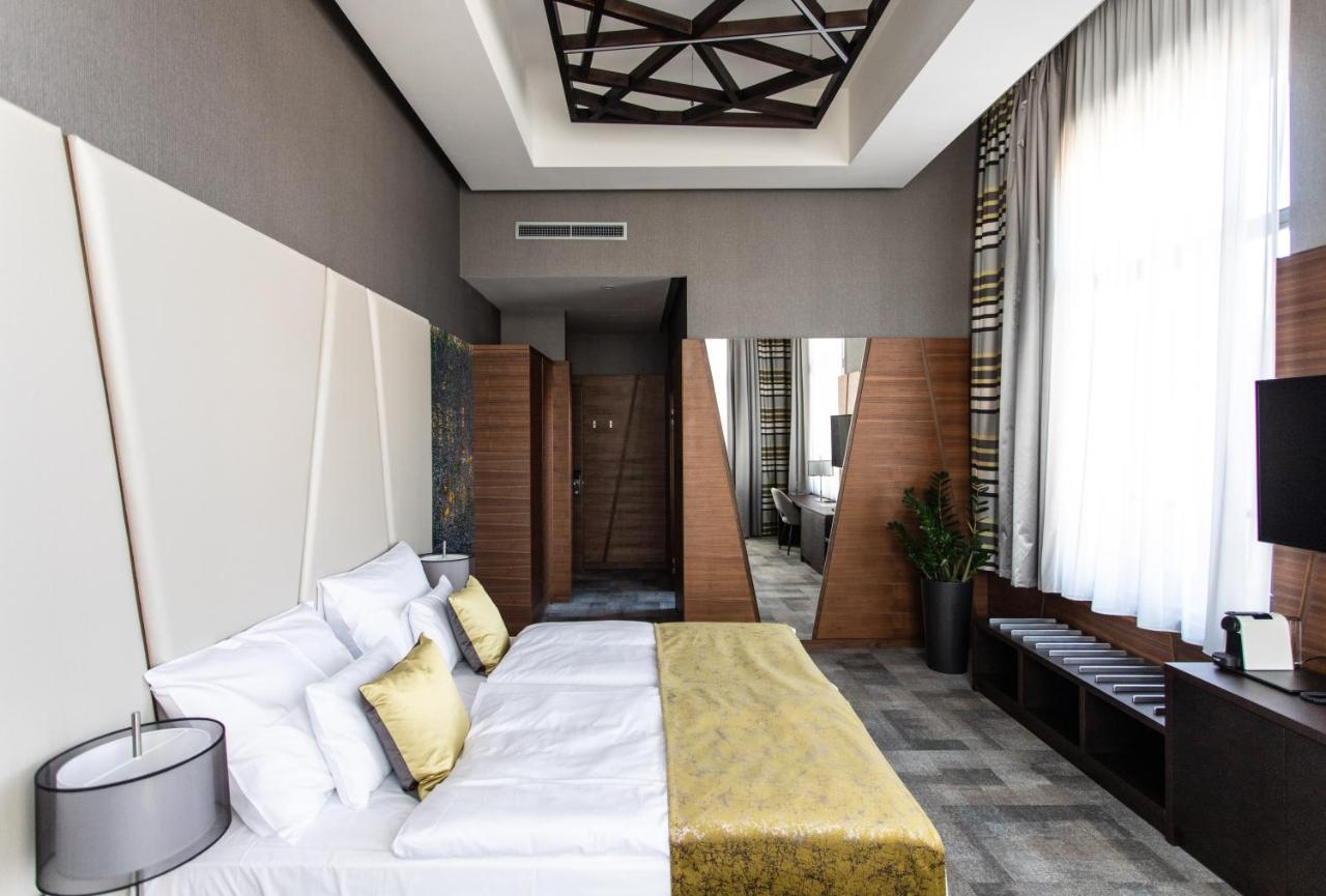 Artis Boutique Hotel Сомбатхей Экстерьер фото