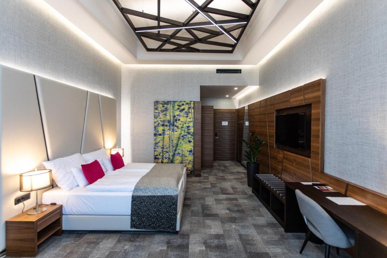 Artis Boutique Hotel Сомбатхей Экстерьер фото