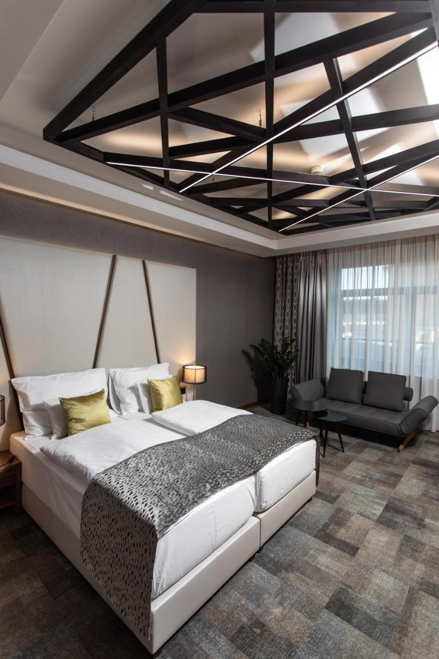 Artis Boutique Hotel Сомбатхей Экстерьер фото