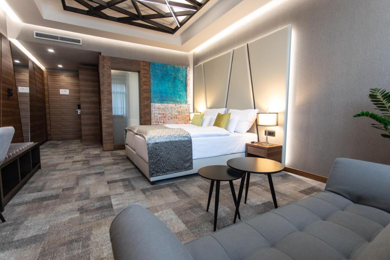 Artis Boutique Hotel Сомбатхей Экстерьер фото