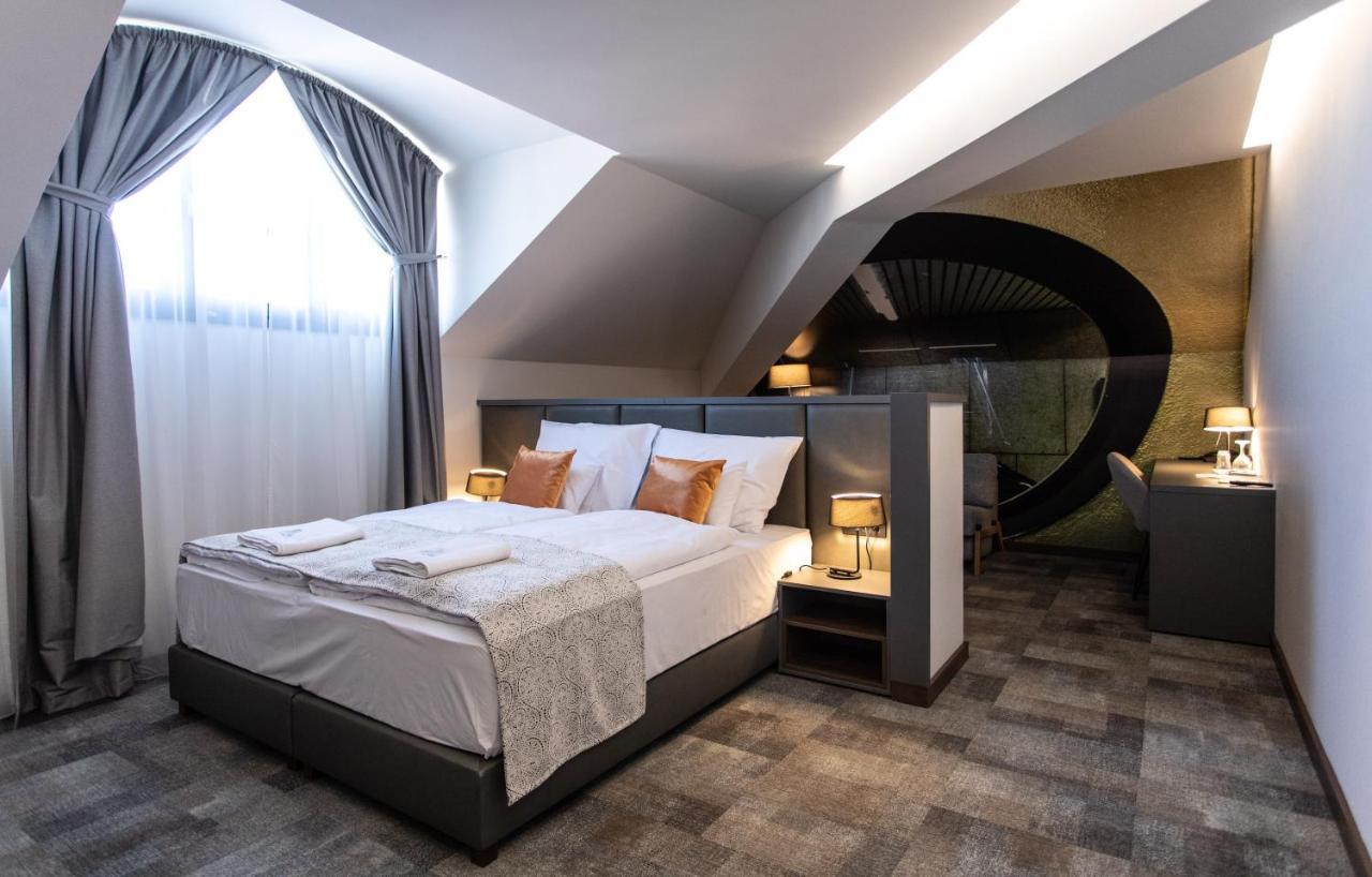 Artis Boutique Hotel Сомбатхей Экстерьер фото