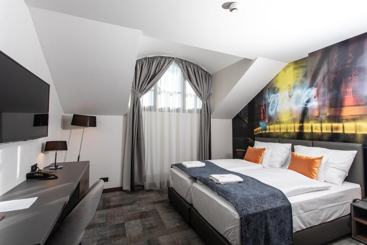 Artis Boutique Hotel Сомбатхей Экстерьер фото