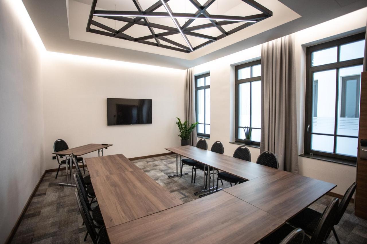 Artis Boutique Hotel Сомбатхей Экстерьер фото