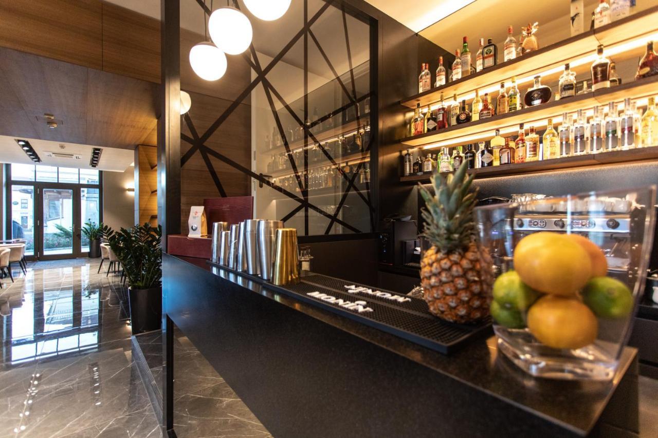 Artis Boutique Hotel Сомбатхей Экстерьер фото