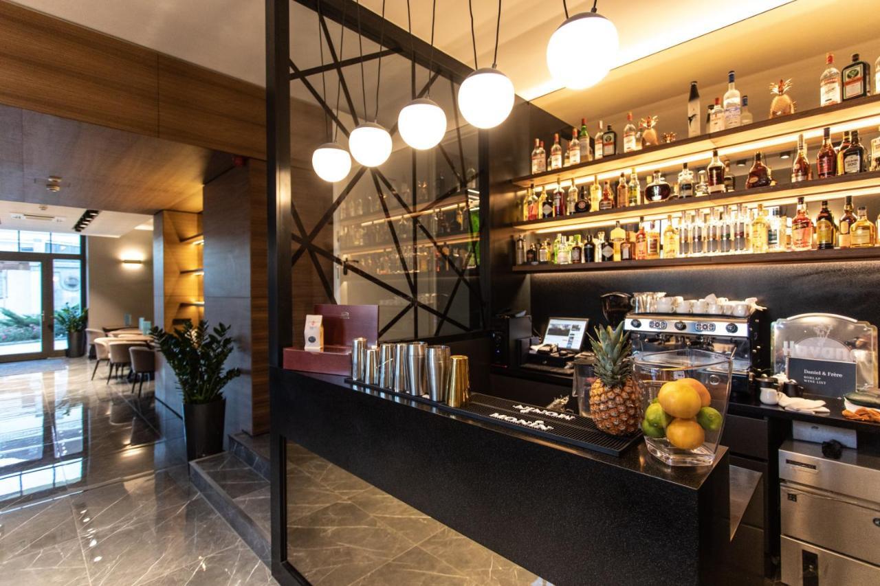 Artis Boutique Hotel Сомбатхей Экстерьер фото