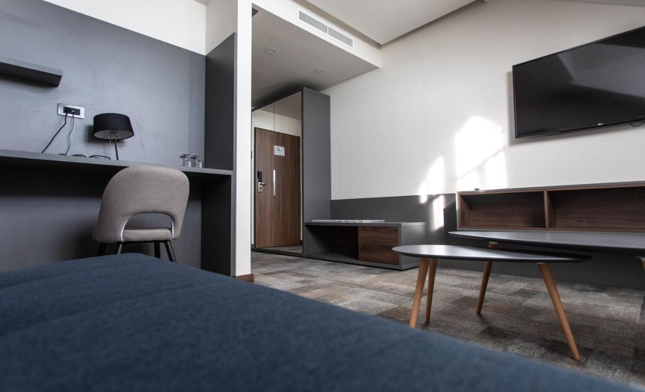 Artis Boutique Hotel Сомбатхей Экстерьер фото