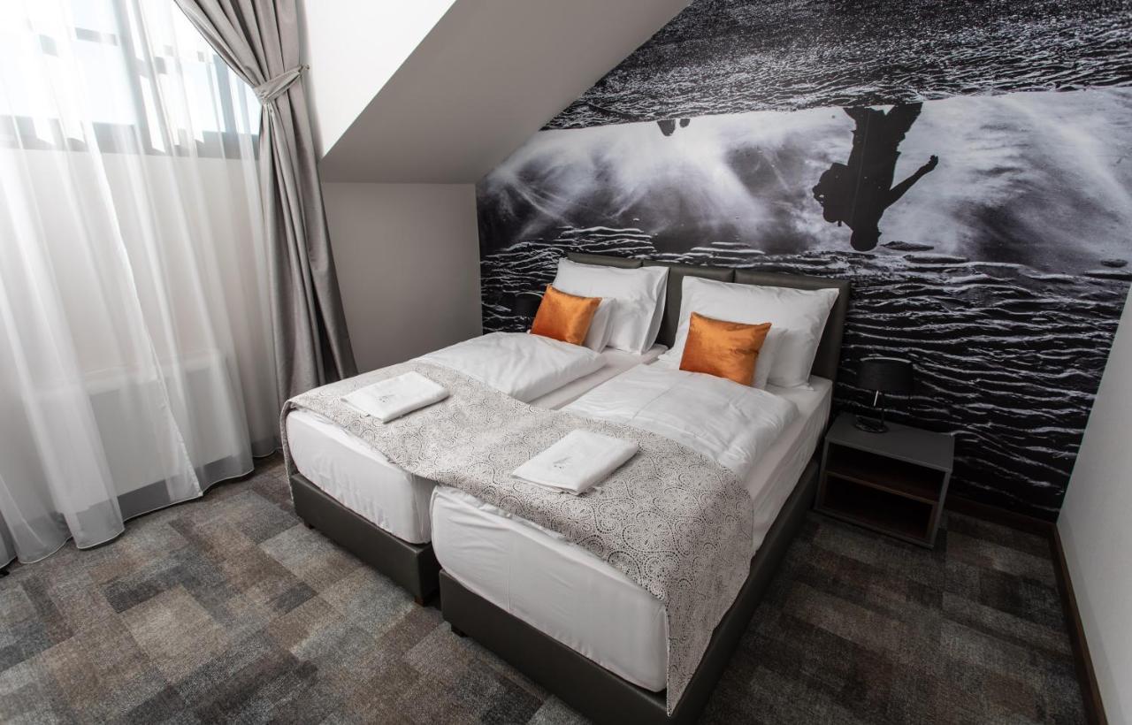 Artis Boutique Hotel Сомбатхей Экстерьер фото
