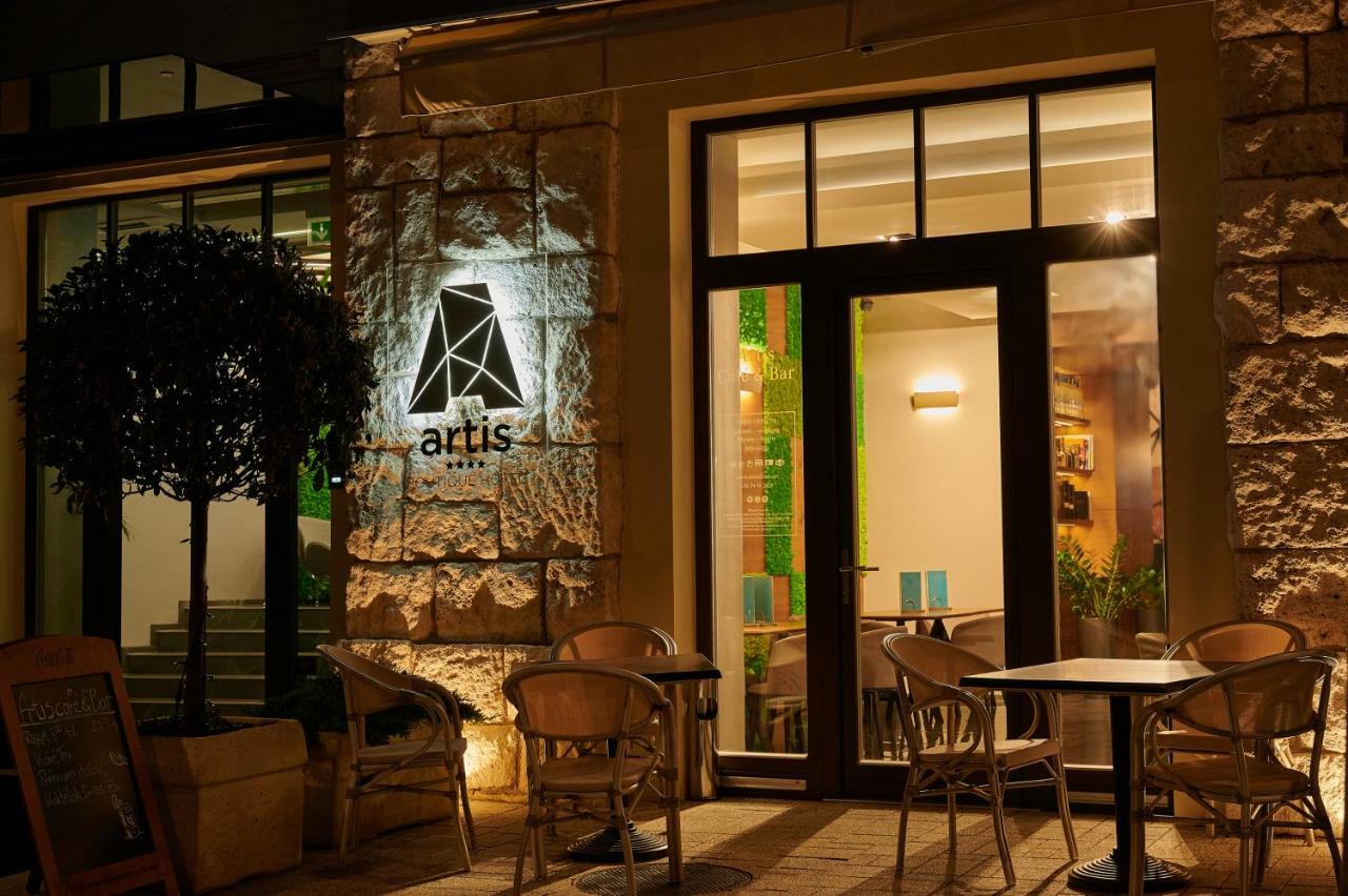 Artis Boutique Hotel Сомбатхей Экстерьер фото