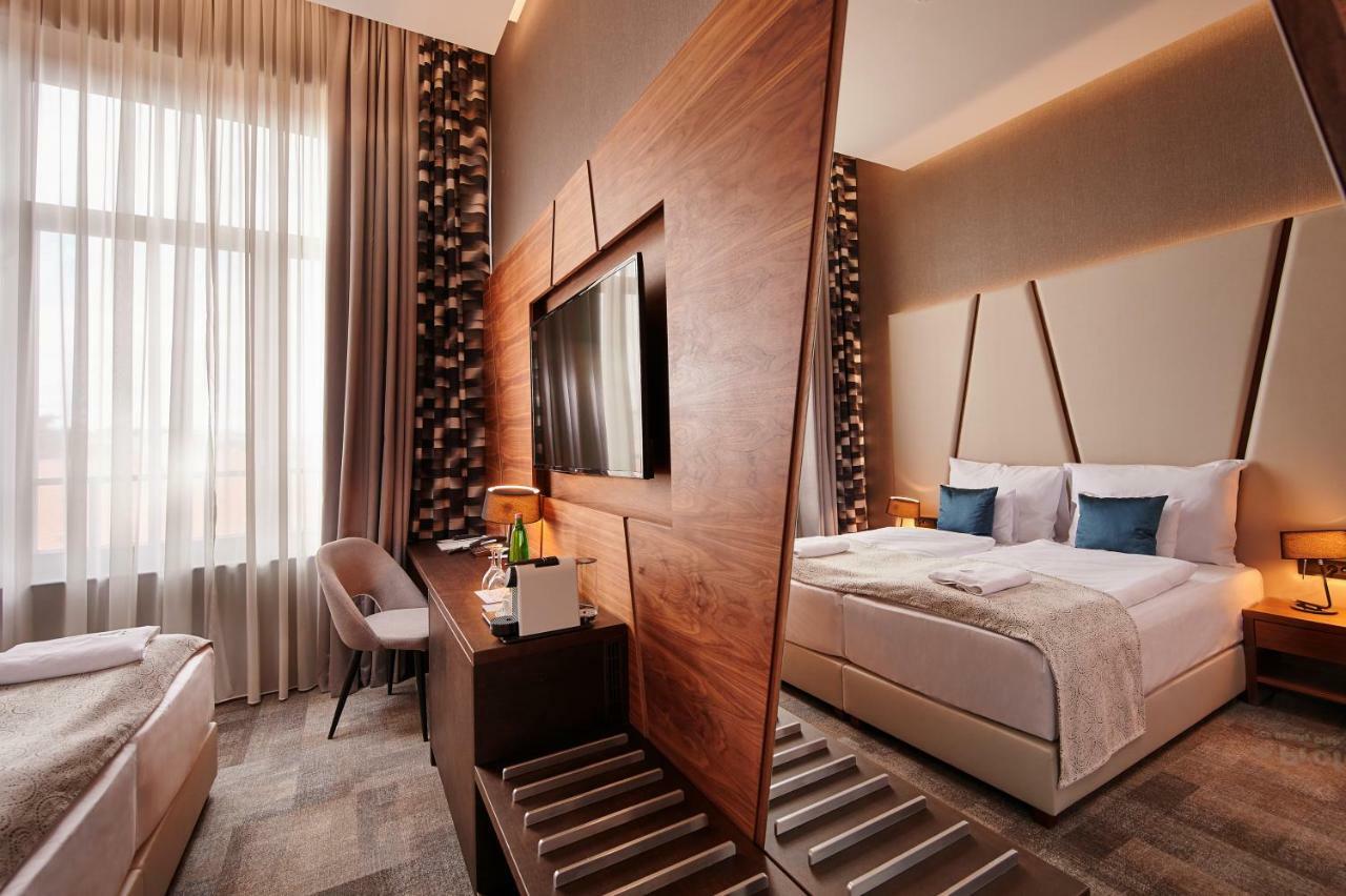 Artis Boutique Hotel Сомбатхей Экстерьер фото