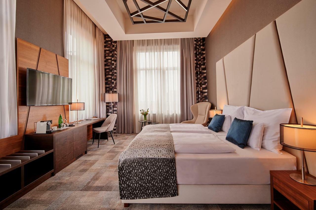 Artis Boutique Hotel Сомбатхей Экстерьер фото