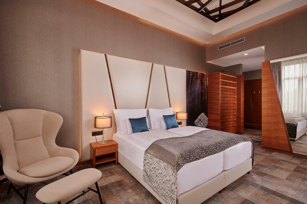 Artis Boutique Hotel Сомбатхей Экстерьер фото