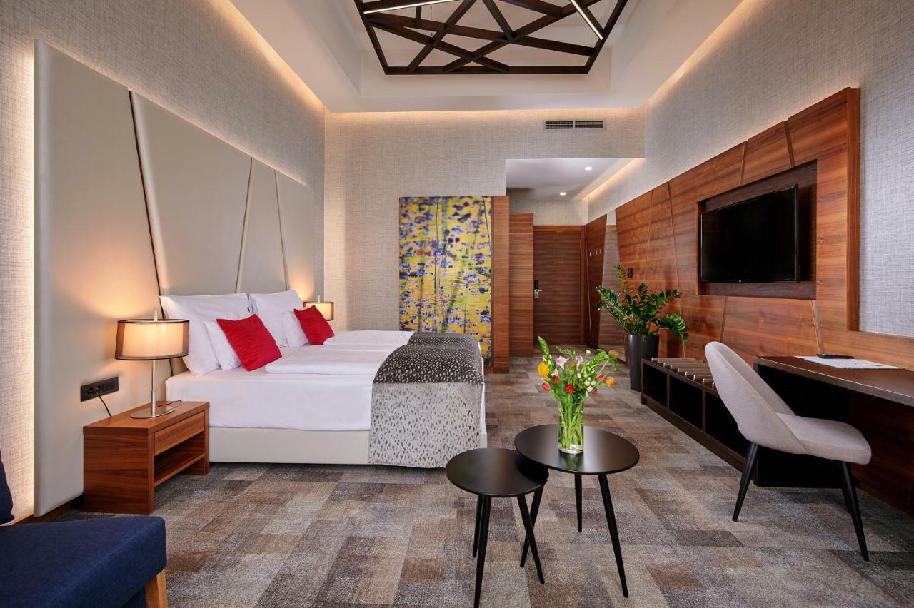 Artis Boutique Hotel Сомбатхей Экстерьер фото