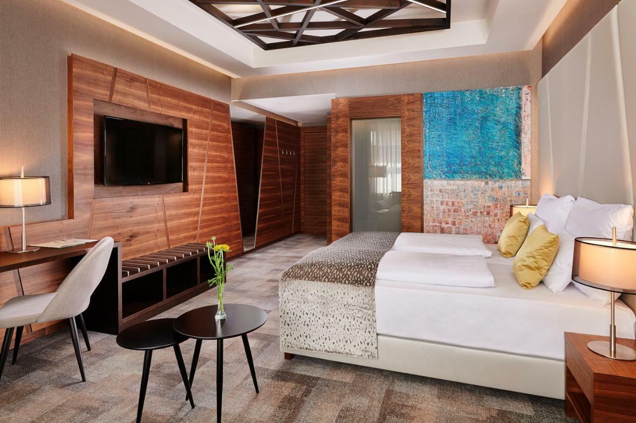 Artis Boutique Hotel Сомбатхей Экстерьер фото