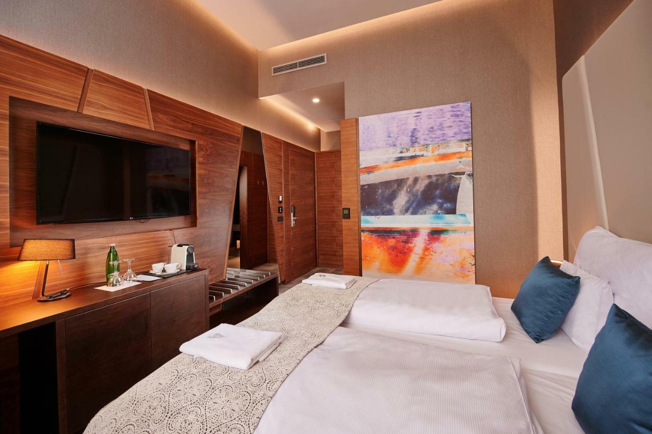 Artis Boutique Hotel Сомбатхей Экстерьер фото
